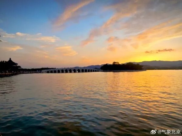 鑫配资 北京今天预计18时35分日落，这45分钟为晚霞最佳观赏期